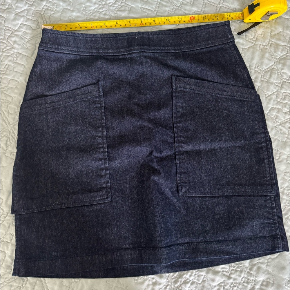 LOFT Denim Skirt size 6P Mod Pockets Shift Fit NWT